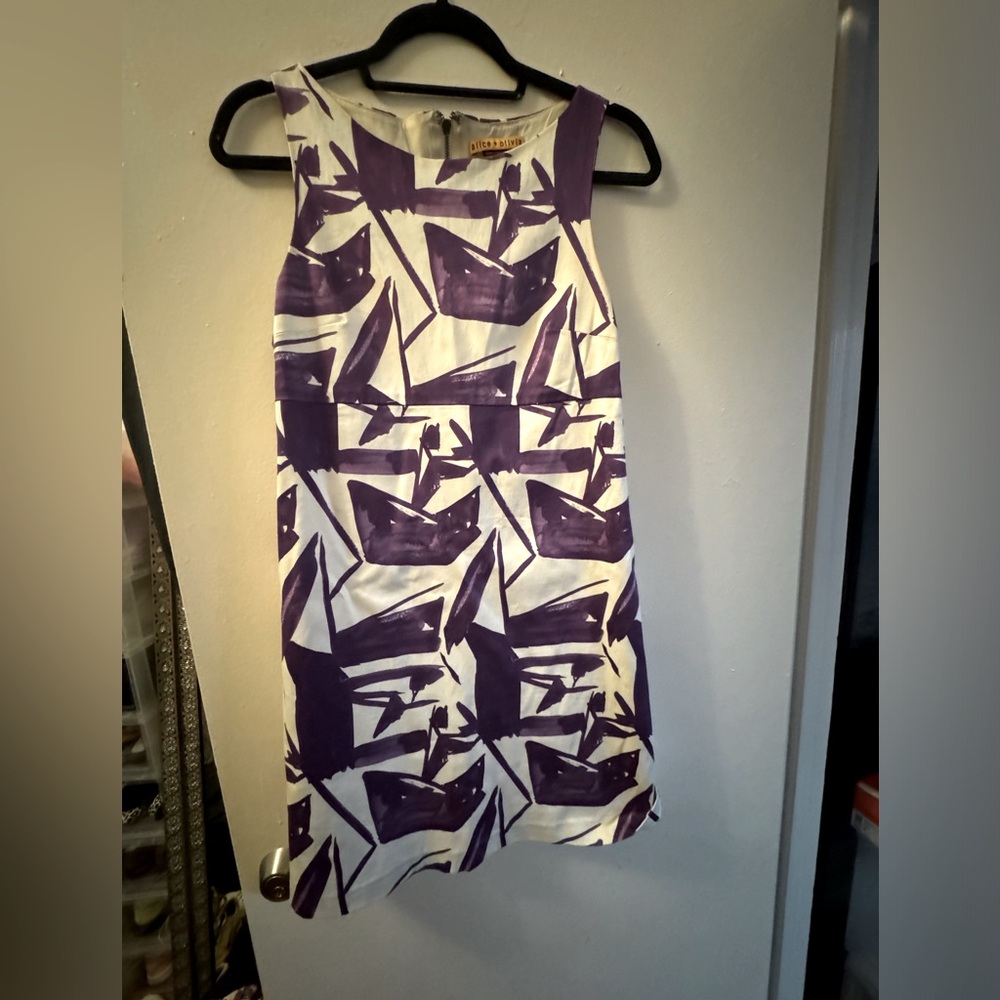 Alice + Olivia Size 4 White/Purple Sleeveless Dress